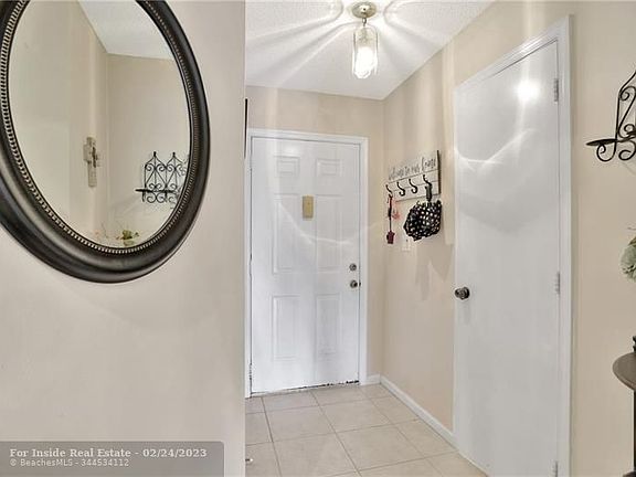 4th image of 2020 Discovery Cir #2020