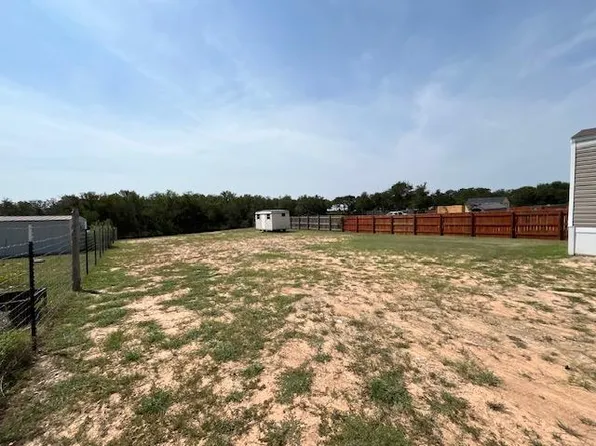 121 Sunflower Rd, Dale, TX 78616