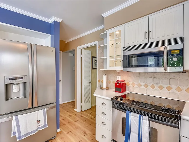 1755 Glastonberry Rd — Photo 23