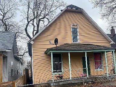 2nd image of 1210 Saint Peter St