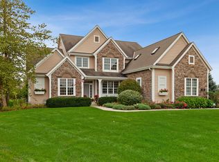 355 Westlynn Ct, Hartland, WI 53029