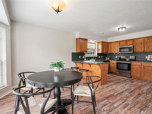 4th image of 3988 Windfree Dr