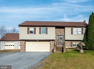 52 Hickory Ln, Denver, PA