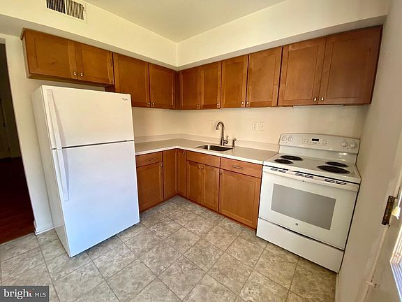 5th image of 1103 Prince Edward St Suite 4