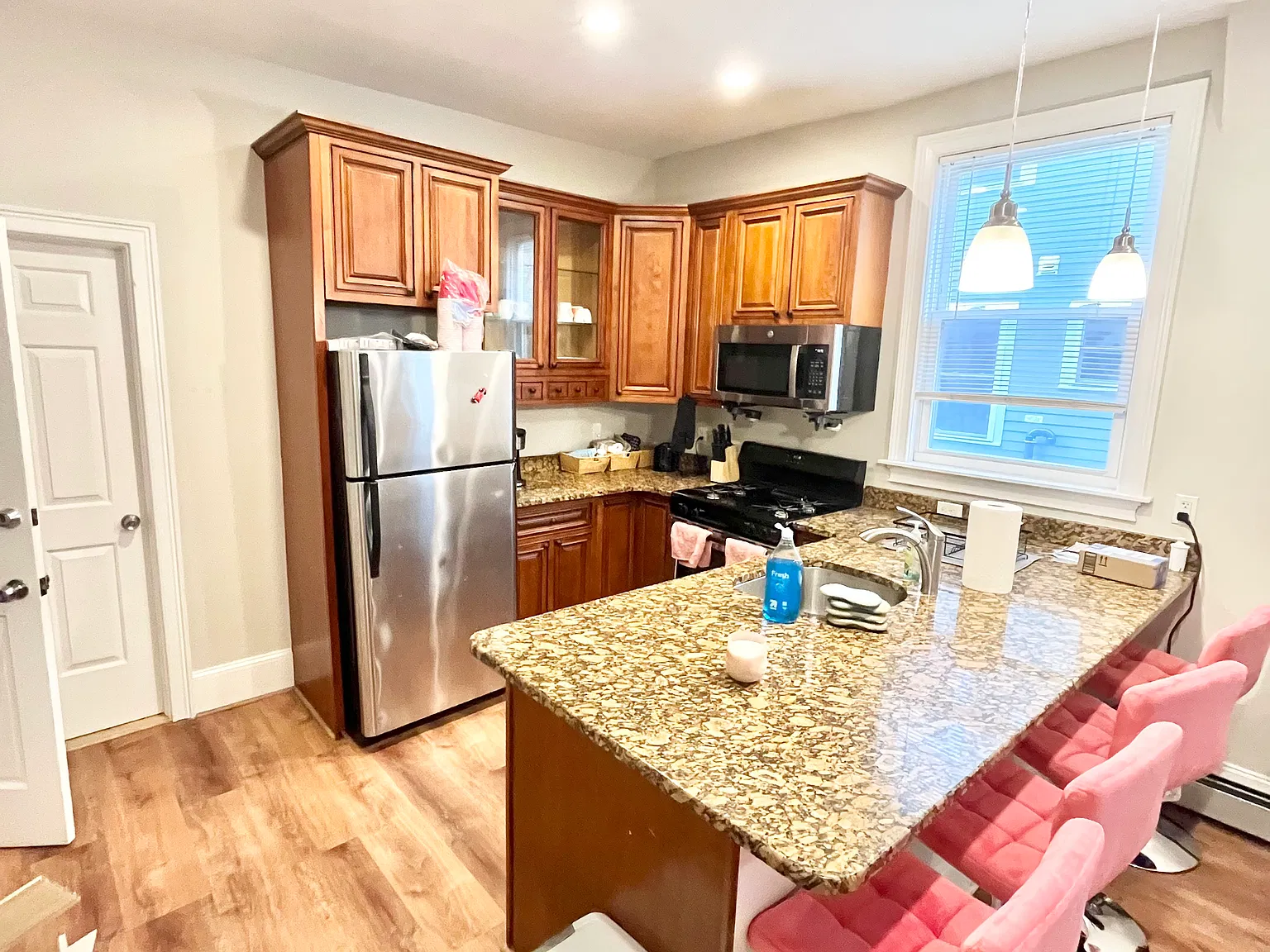 3 bed, 9999 sqft, $5,100 — Photo 2