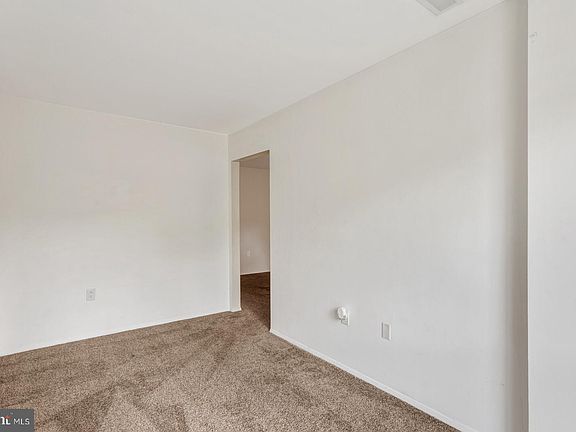 5th image of 5612 Bloomfield Dr APT 102