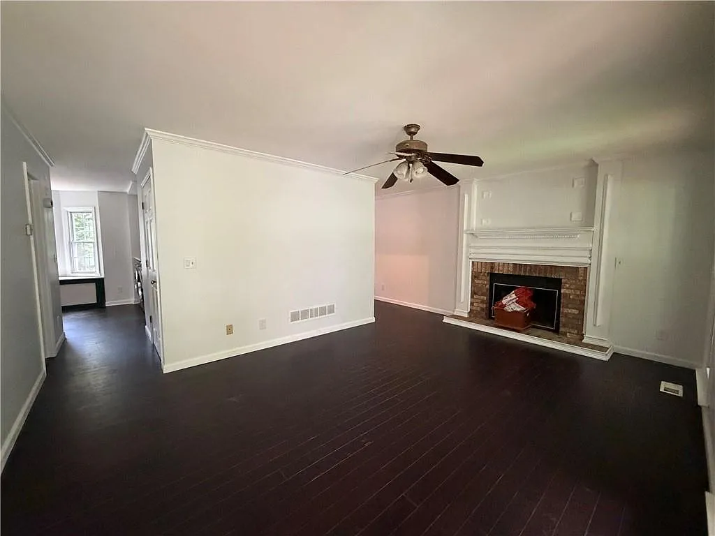 3 bed, 2.5 bath, 2536 sqft, $2,400 — Photo 4