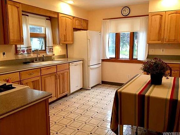 5th image of 64 Louis Ave