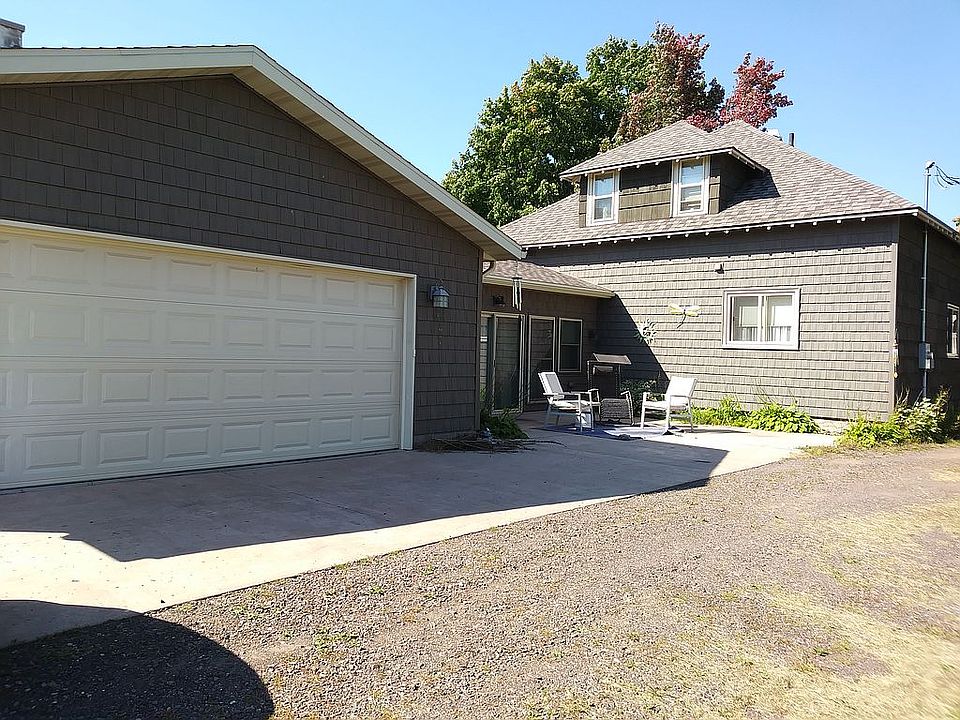 2nd image of 211 Maple St