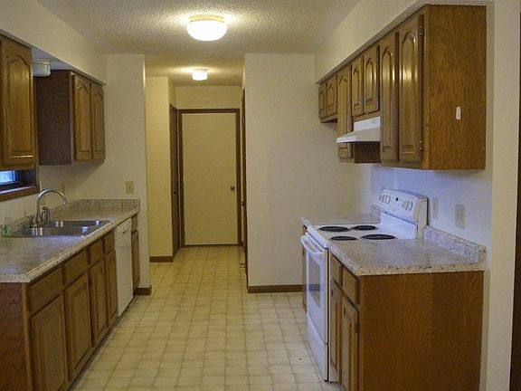 3rd image of 2027 Holloway Ln