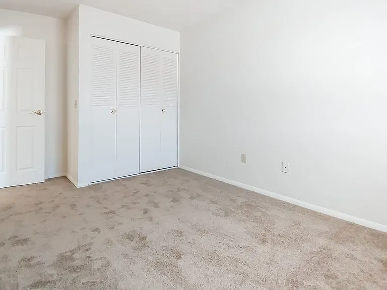 Windsor Gardens Apartments — Photo 120
