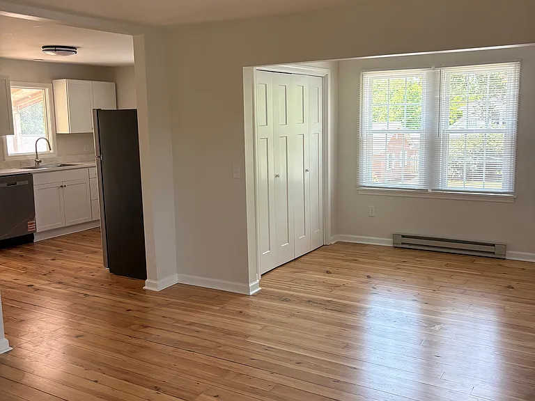 209 E Main St #B — Photo 9