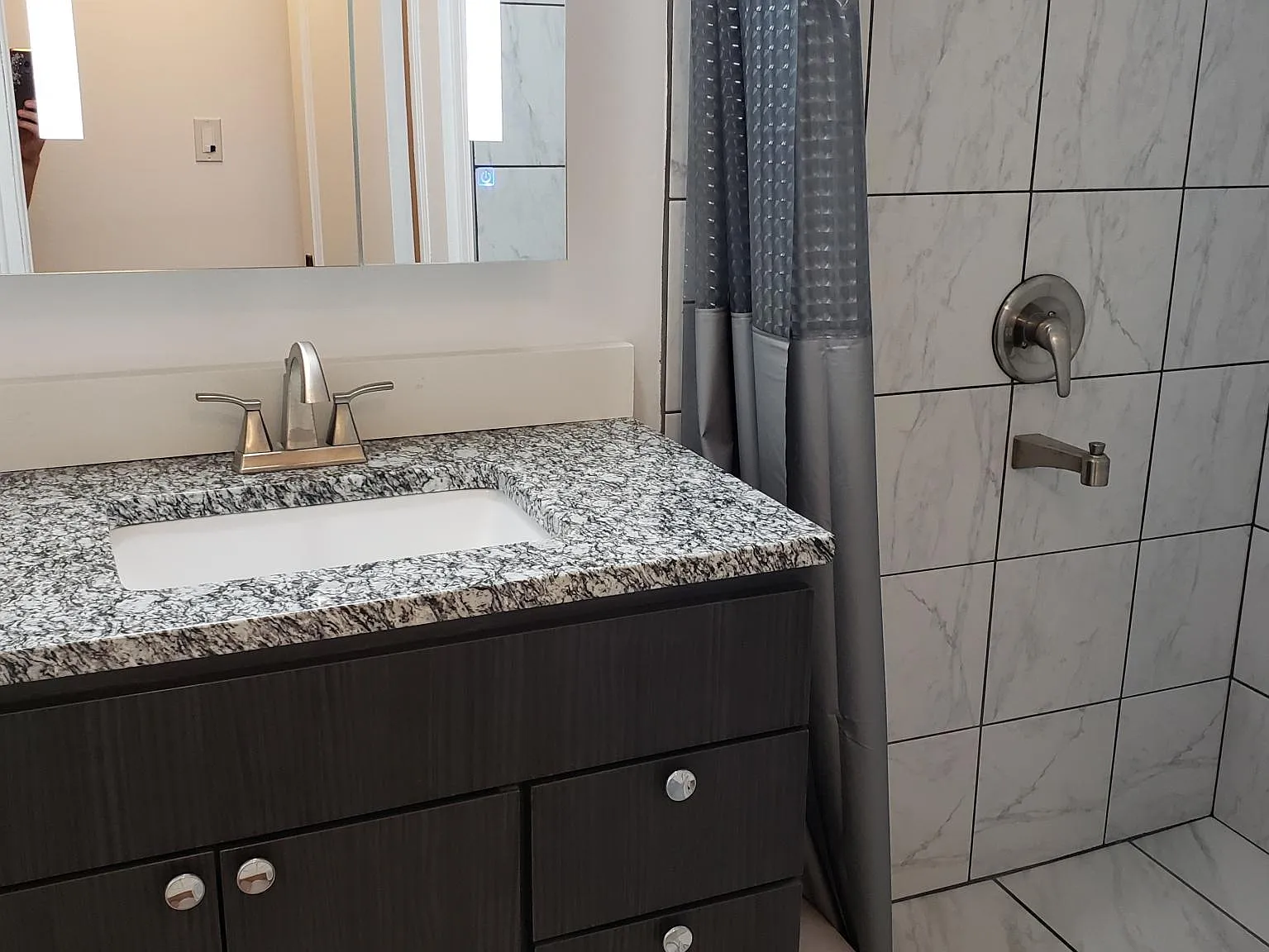 619 N Genesee St — Photo 2