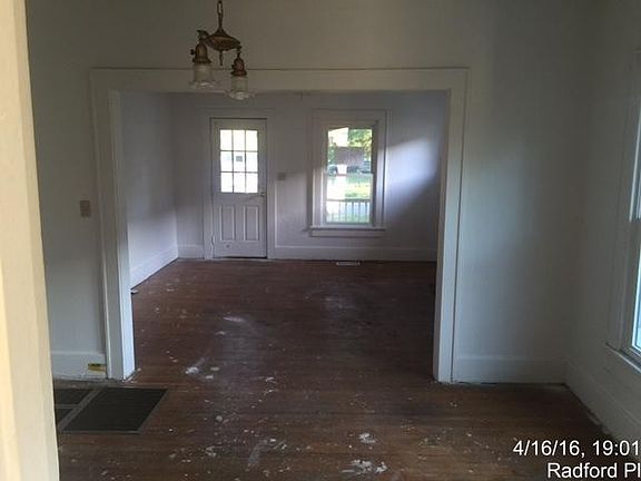 3rd image of 621 NE Radford Pl