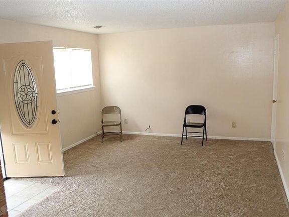 3rd image of 1132 Deerwood Dr