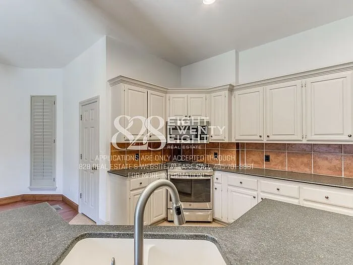 3841 Tudor Cir — Photo 21