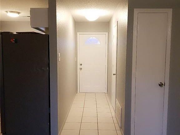 3rd image of 605 Woods Dr