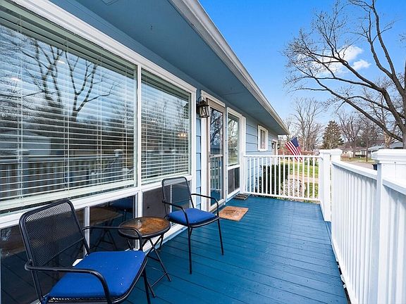 3rd image of 2133 N Circle Dr