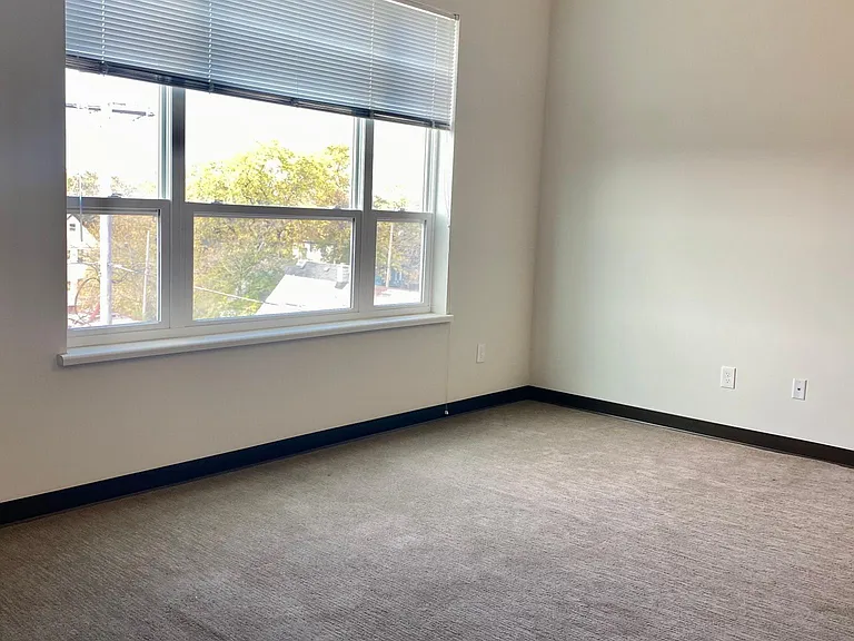 1500 W North Ave — Photo 4