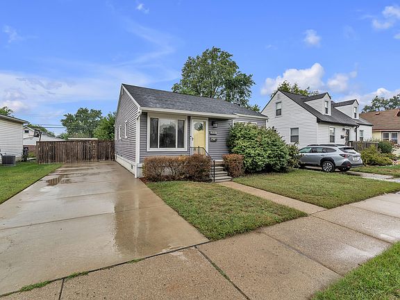 4th image of 2841 Burdette St
