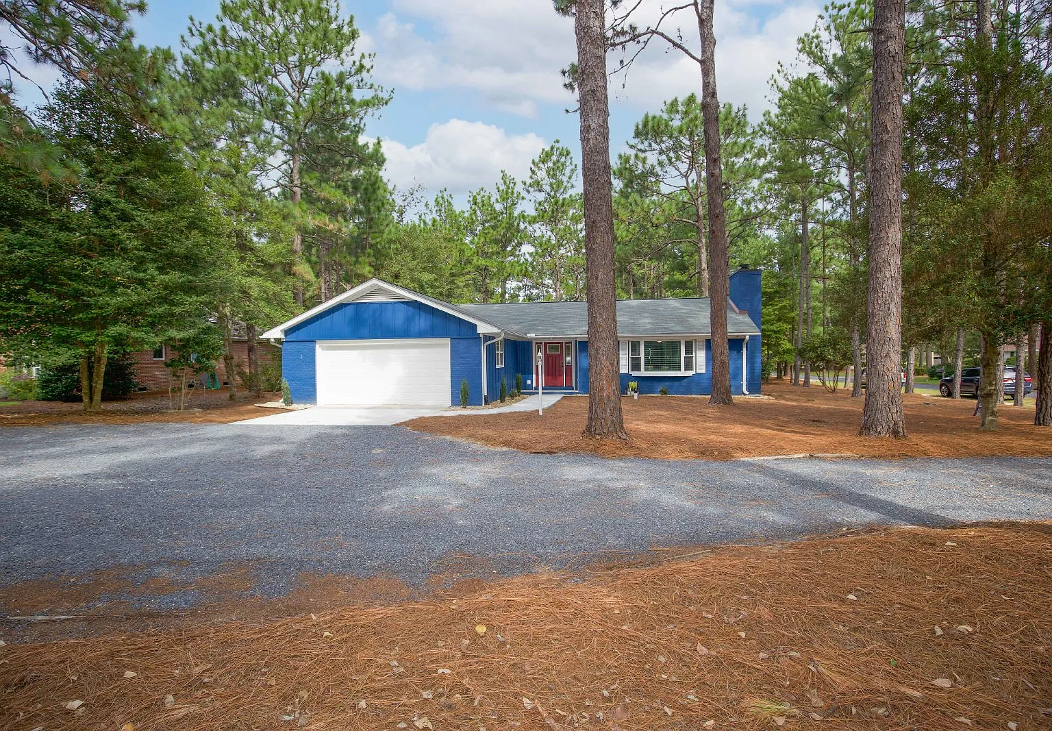 3 bed, 2.0 bath, 2000 sqft, $2,400 — Photo 2