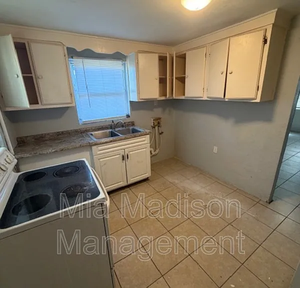 1017 Wexler St — Photo 3