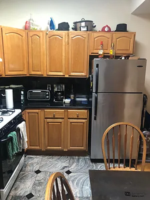 Rented by Batra Group Inc | media 33