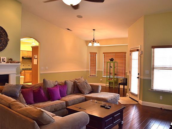 3rd image of 2224 N Foxhill Pl