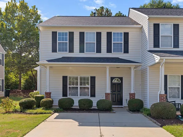 204 Cline Falls Dr, Holly Springs, NC 27540