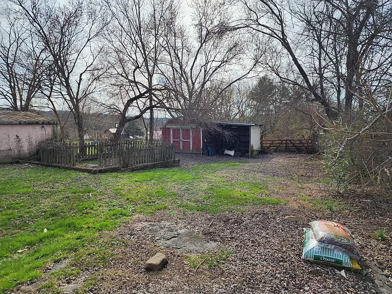 Montvue Ave — Photo 20