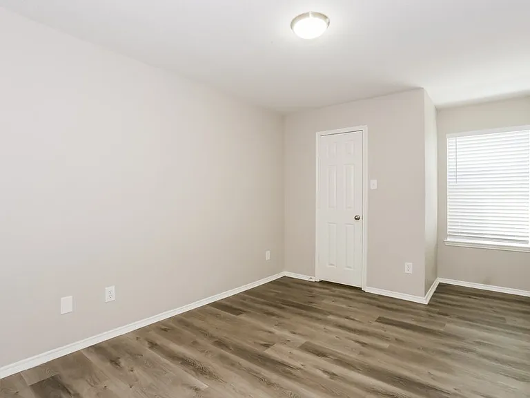 1205 Artesia Dr — Photo 13