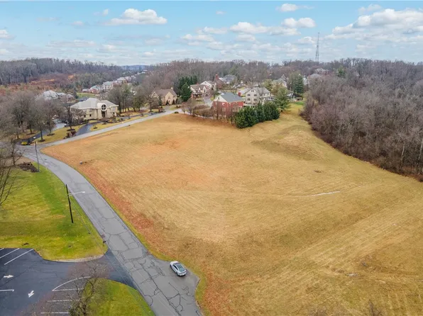 680 Circle Dr, Pittsburgh, PA 15241