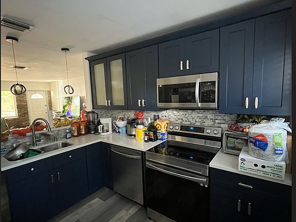 3rd image of 402 SW 16th Ct #2