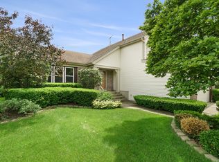 571 Cobblestone Ln, Buffalo Grove, IL