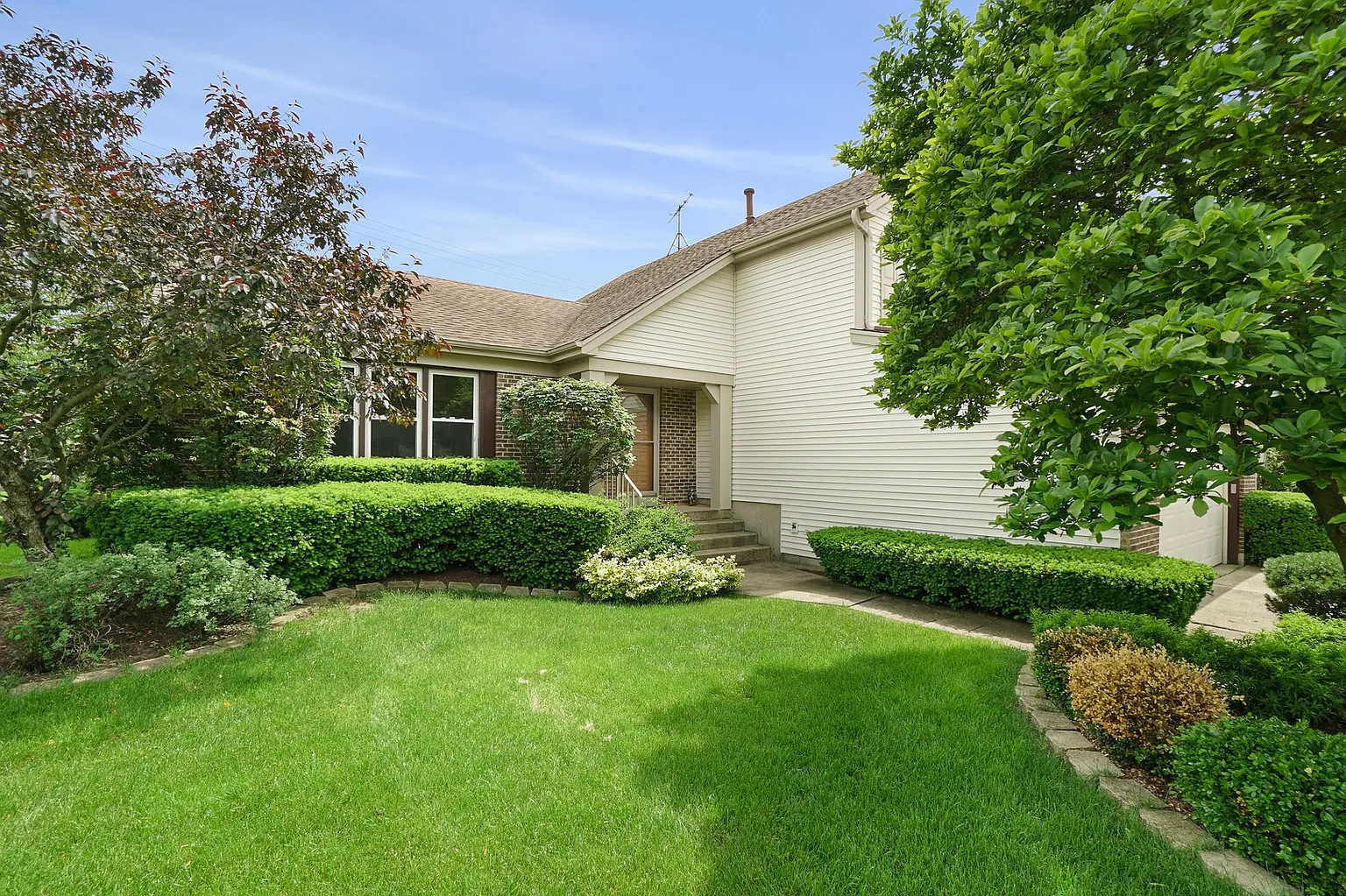 571 Cobblestone Ln photo 1
