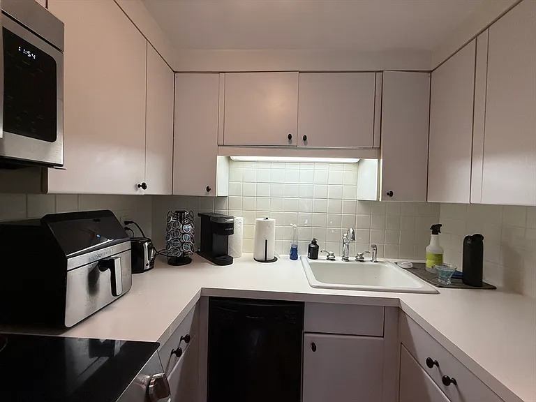 449 Beacon St #6 — Photo 16