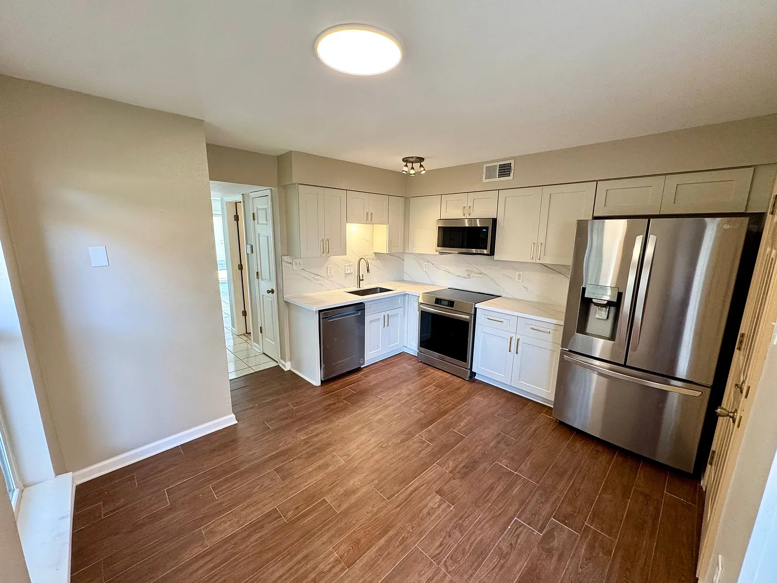 2 bed, 1.5 bath, 1000 sqft, $1,400 — Photo 3