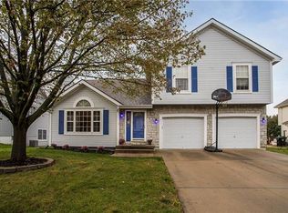 210 NE Chateau Dr, Blue Springs, MO 64014