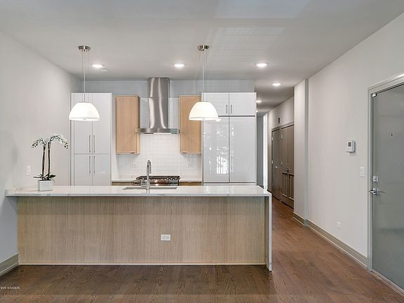 2nd image of 4956 N Western Ave #2S