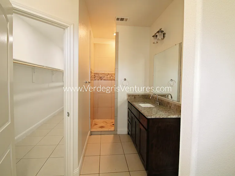 209 E Barron Ave — Photo 6