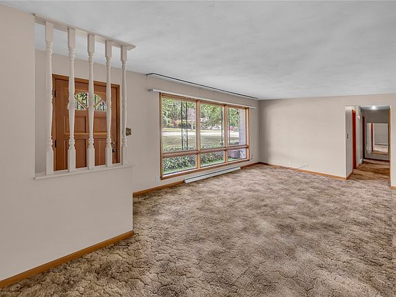 4th image of 83 Greenridge Dr