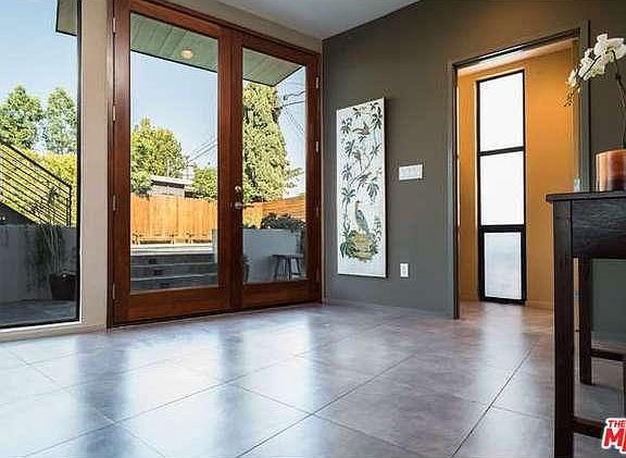 3rd image of 641 Crane Blvd