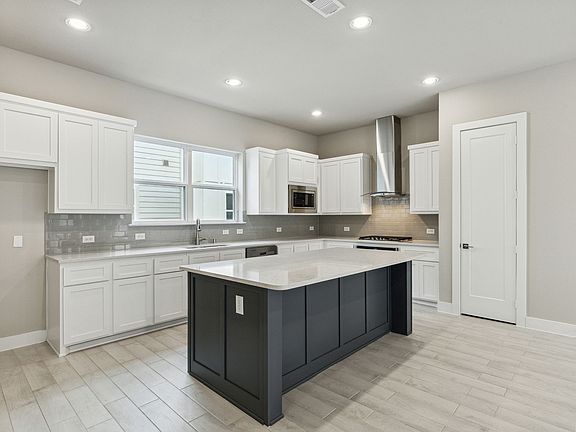 3rd image of 2544 Carolwood Ln