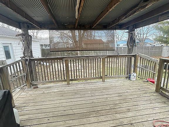 4th image of 212 S Locust St