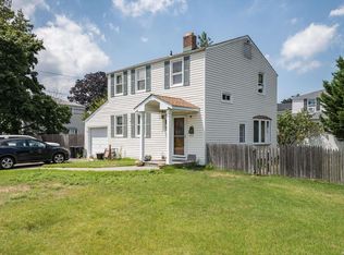 3 10th St, Carle Place, NY 11514