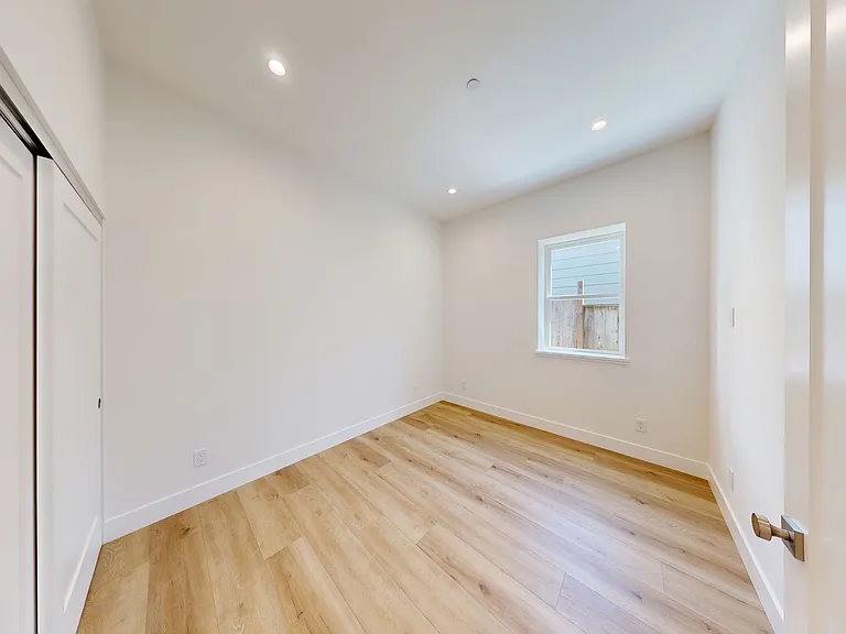 2952 Folsom St — Photo 8