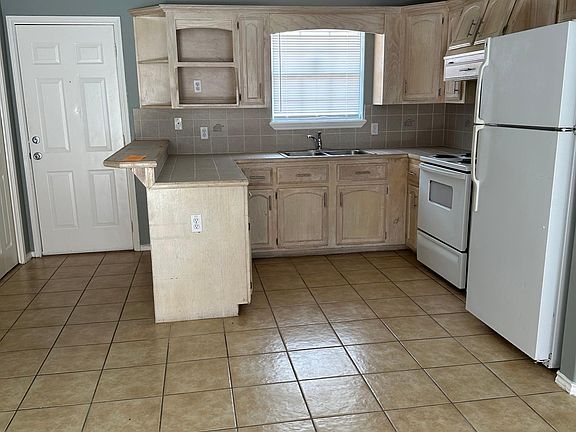 3rd image of 3617 W Zelma St APT 2