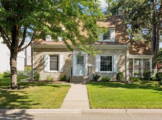 1617 Hollywood Ct, Falcon Heights, MN 55108
