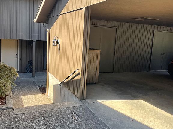 2nd image of 2293 Ridgeway Dr