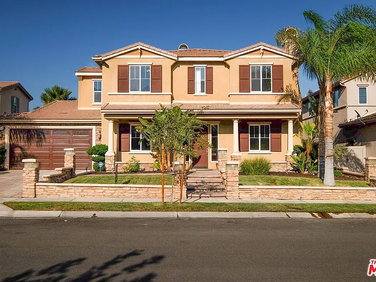 22430 Leisure Dr — Photo 2